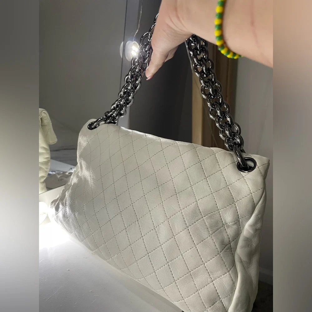 Vintage Chanel Purse - Picture 5 of 6